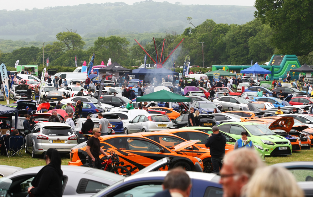 OVER 800 FORDS COME TOGETHER FOR ISLE OF WIGHT TAKEOVER