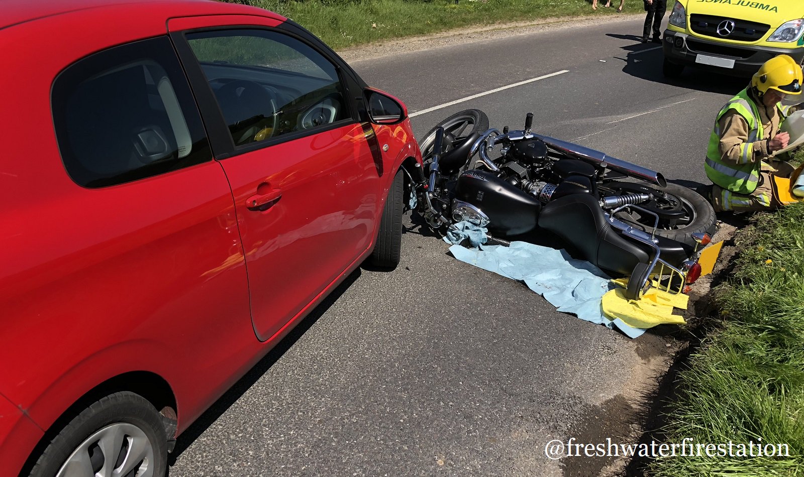 EMERGENCY SERVICES CALLED TO CRASH ON MIDDLE ROAD