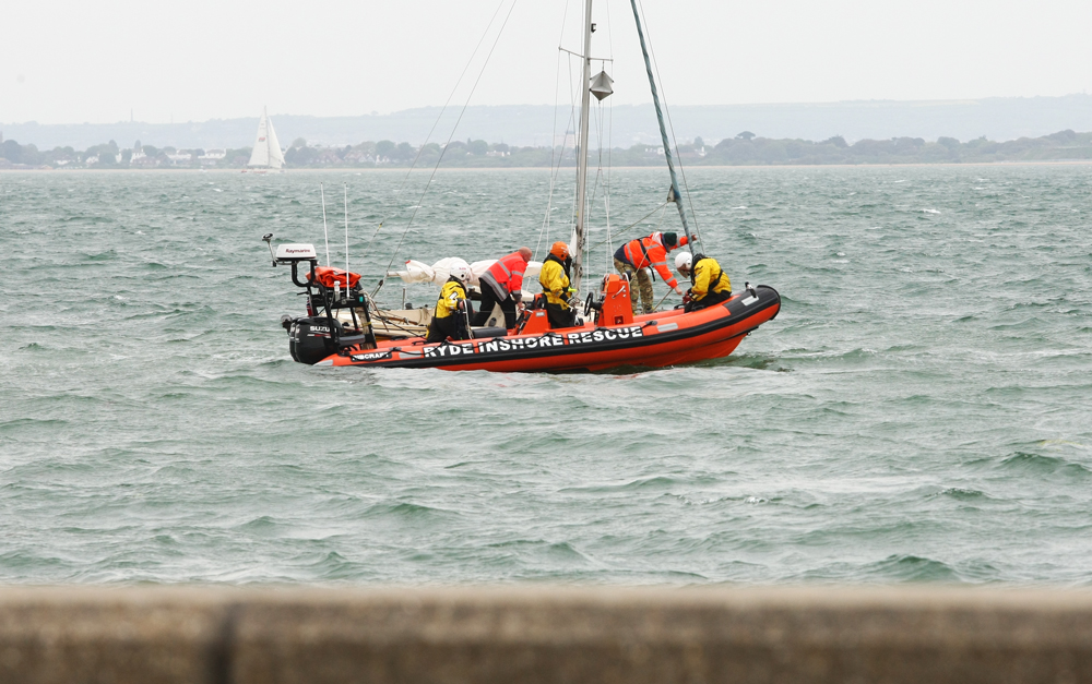 YACHT IN DIFFICULTY OFF RYDE TOWED TO SAFETY