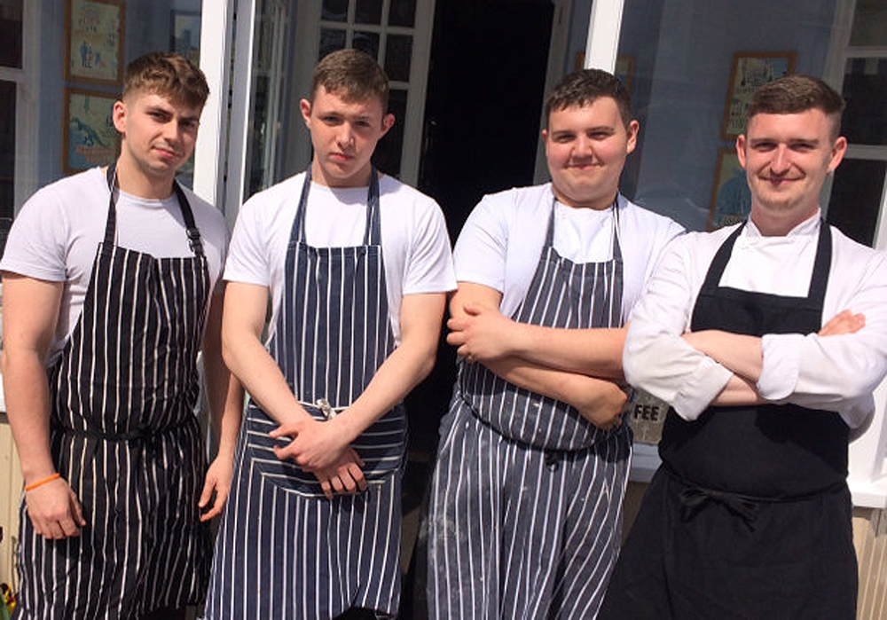 SEAVIEW RESTAURANT SCOOPS 2 AA ROSETTES