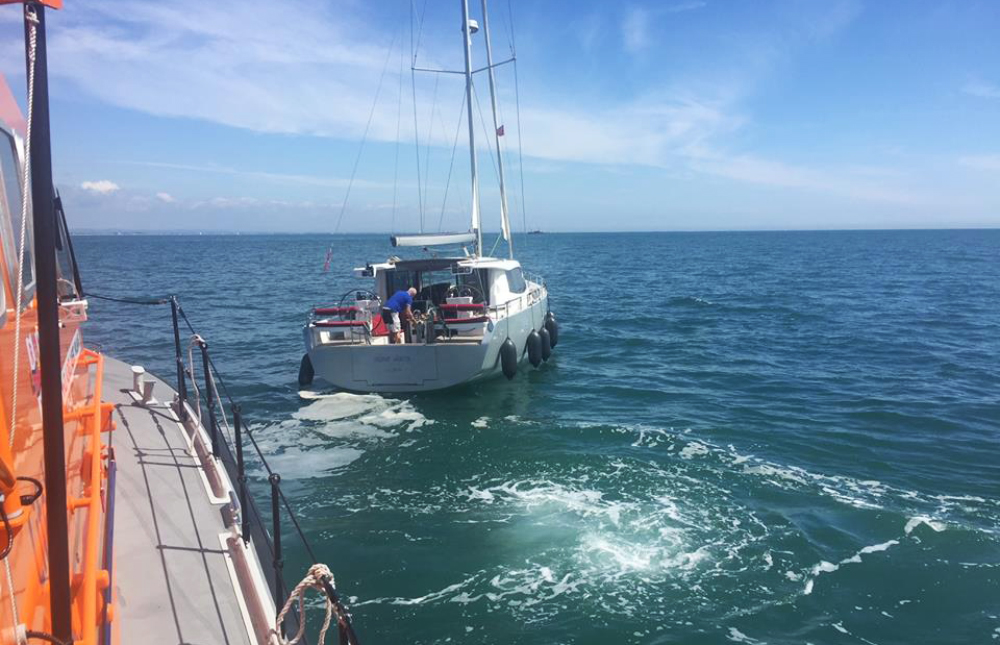 45FT BOAT WITH ENGINE TROUBLES AIDED BY BEMBRIDGE LIFEBOAT