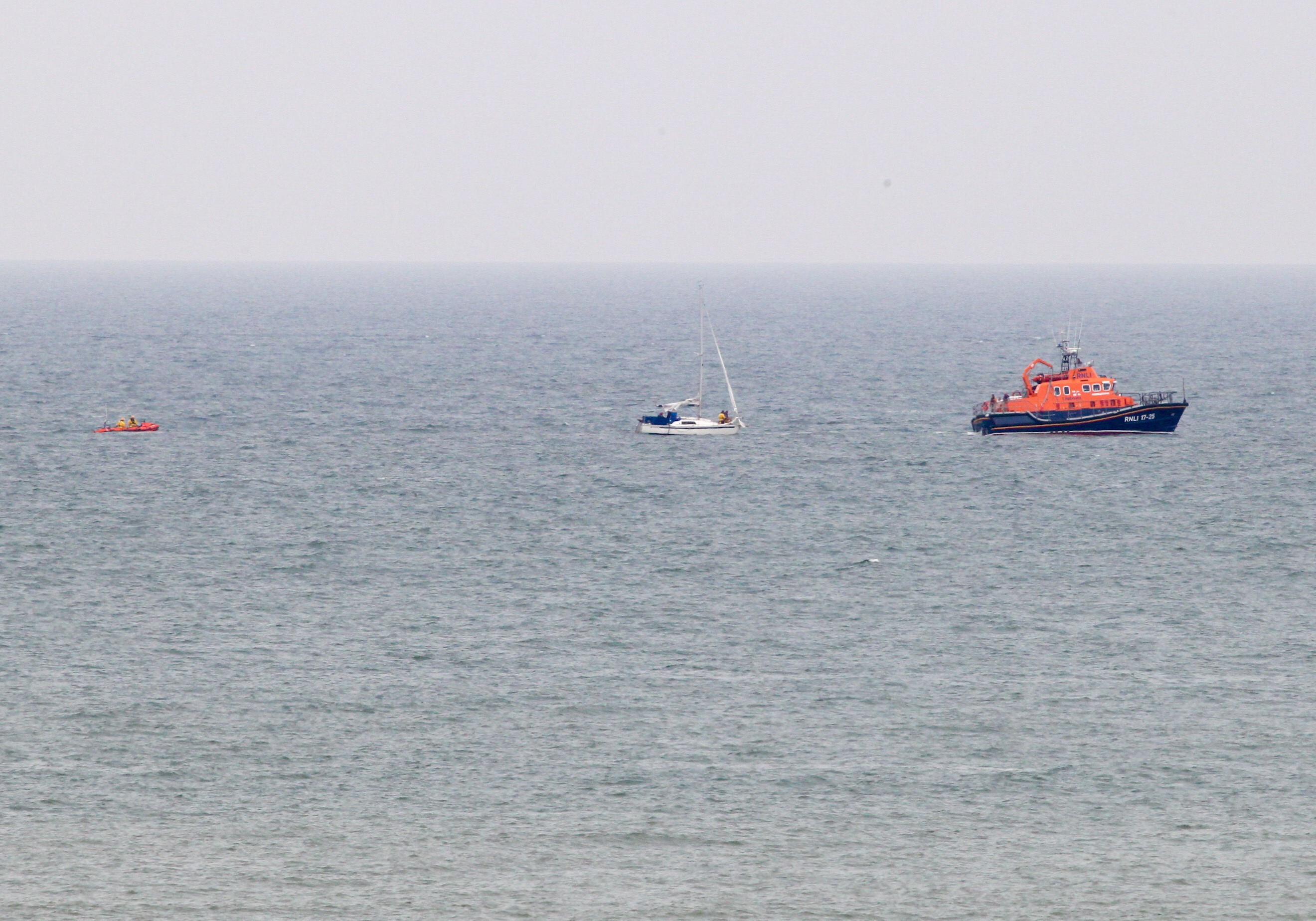 RESCUE HELICOPTER AND 2 LIFEBOATS SCRAMBLED TO ISLE OF WIGHT INCIDENT