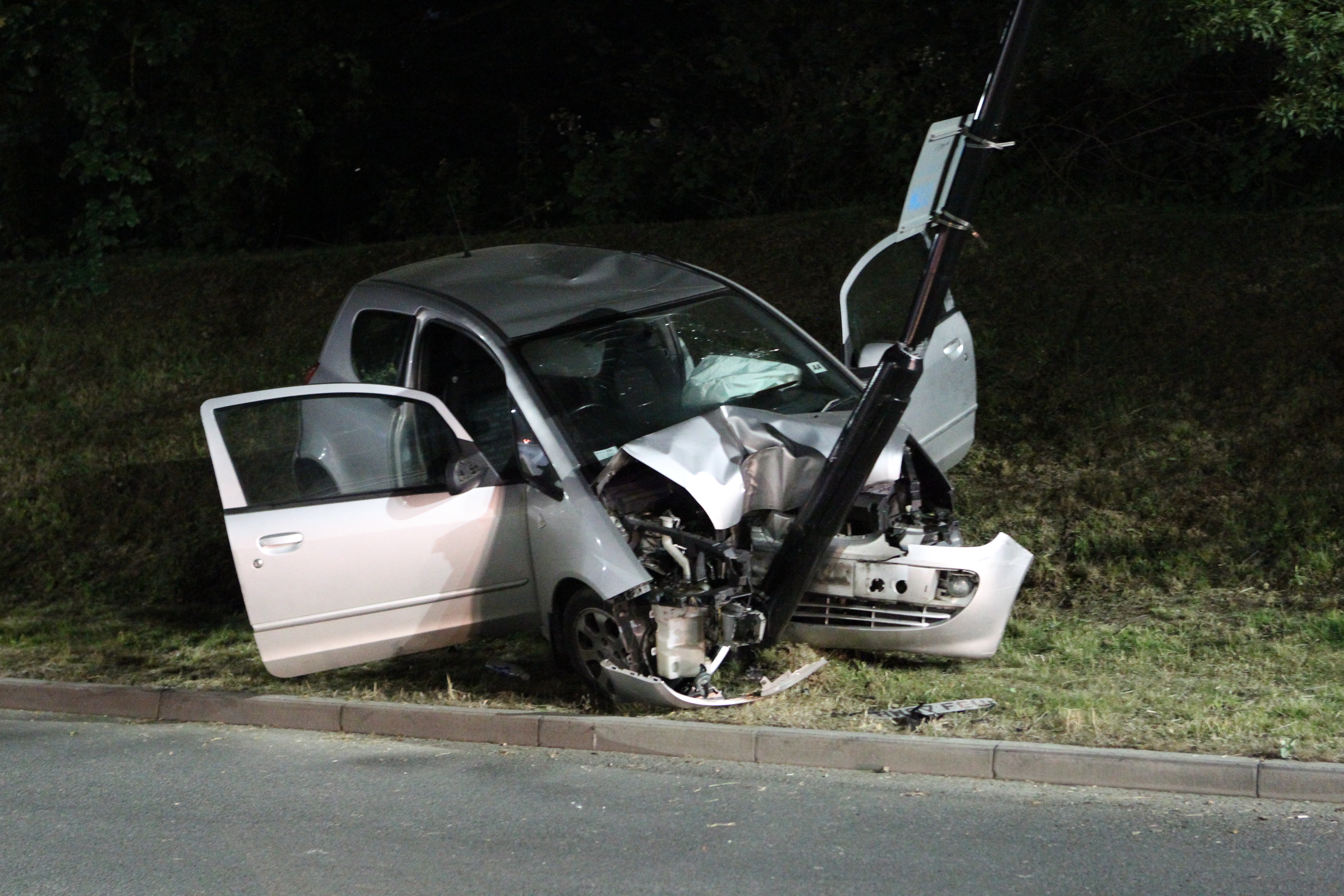 CAR CRASHES INTO LAMP POST IN NEWPORT