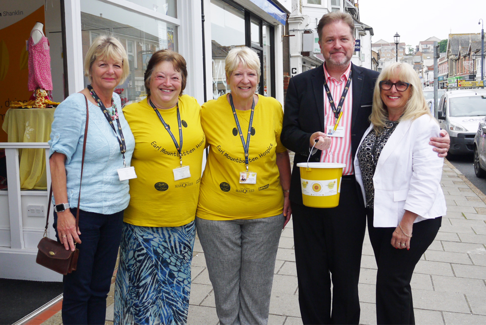 IOW TOURS SUMMER GARDEN PARTY RAISES OVER £1,000 FOR MOUNTBATTEN