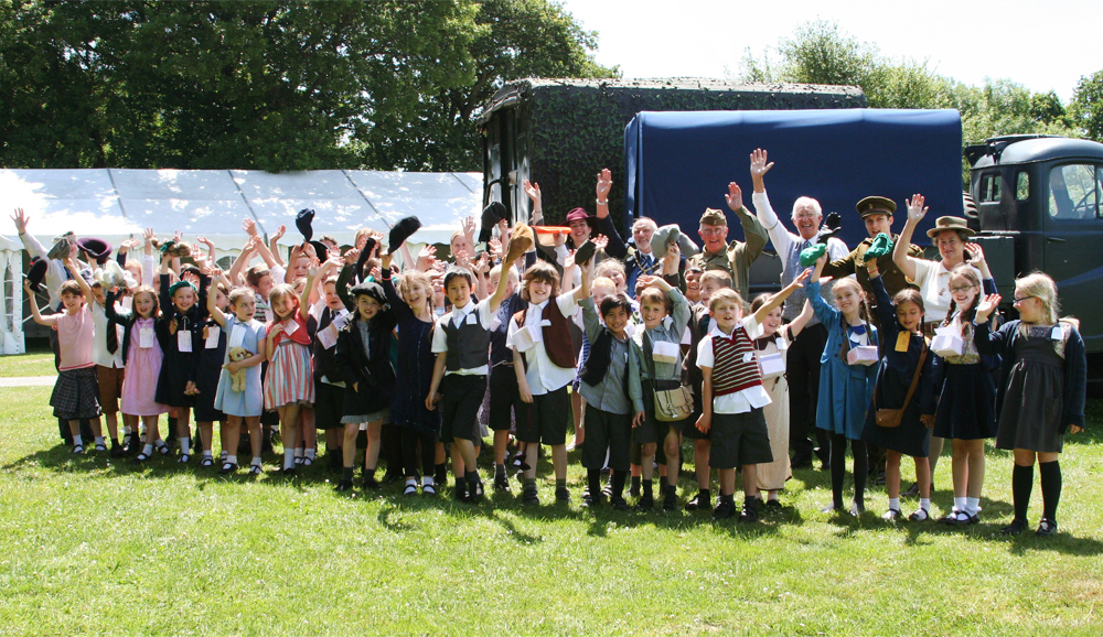 PUPILS EXPERIENCING WARTIME EVACUATION AT HAVENSTREET