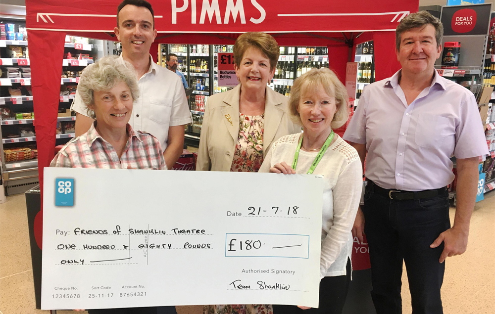 SHOPPERS IN SHANKLIN HELPING TO MAINTAIN TOWN’S THEATRE