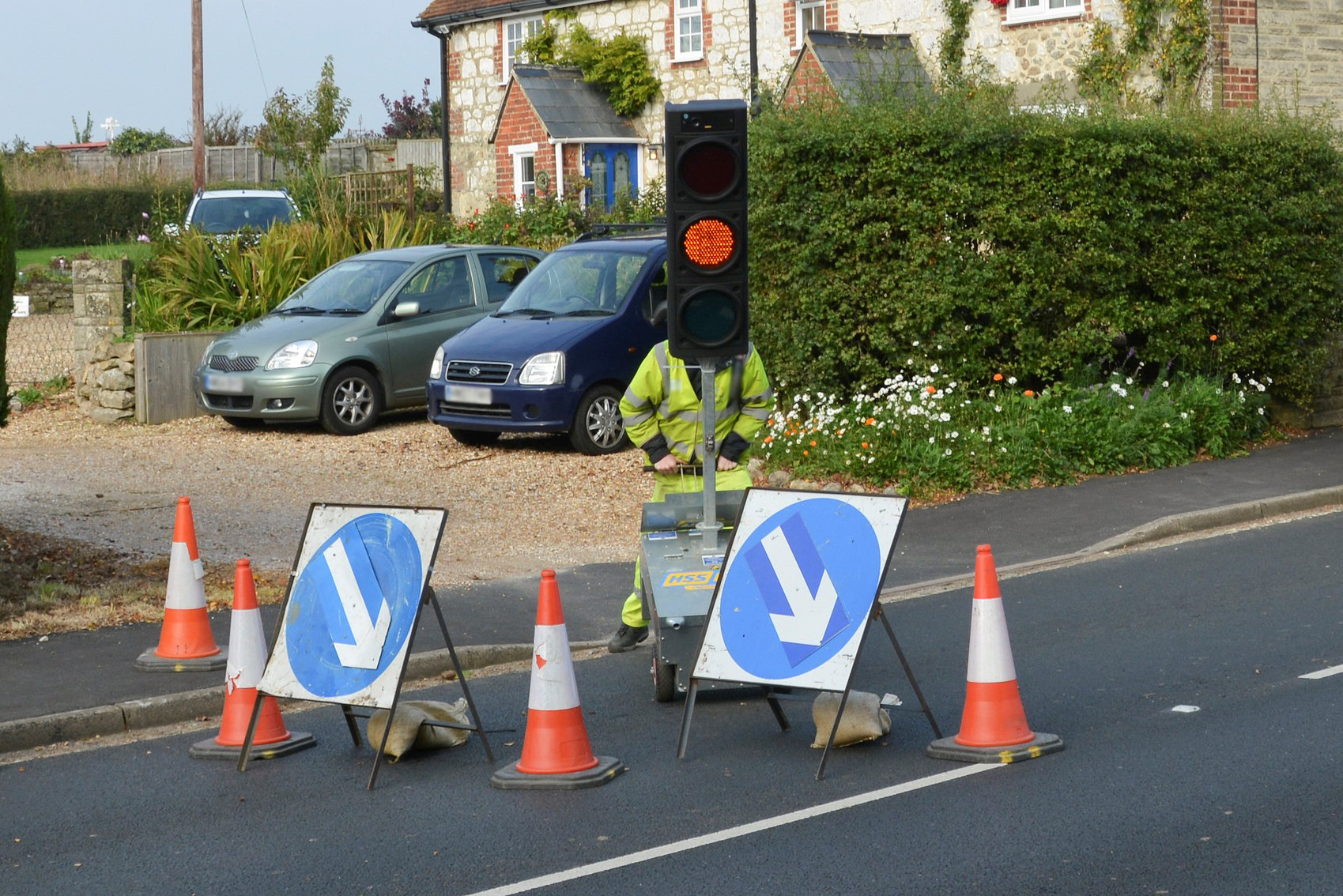 TRAFFIC LIGHT BATTERY THIEVES STRIKE ONCE AGAIN