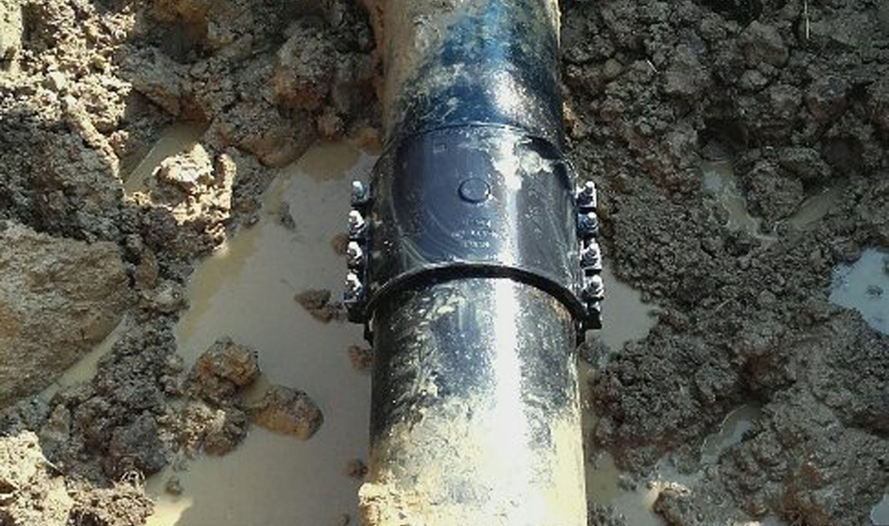 12 INCH BURST WATER MAIN REPAIRED BY SOUTHERN WATER