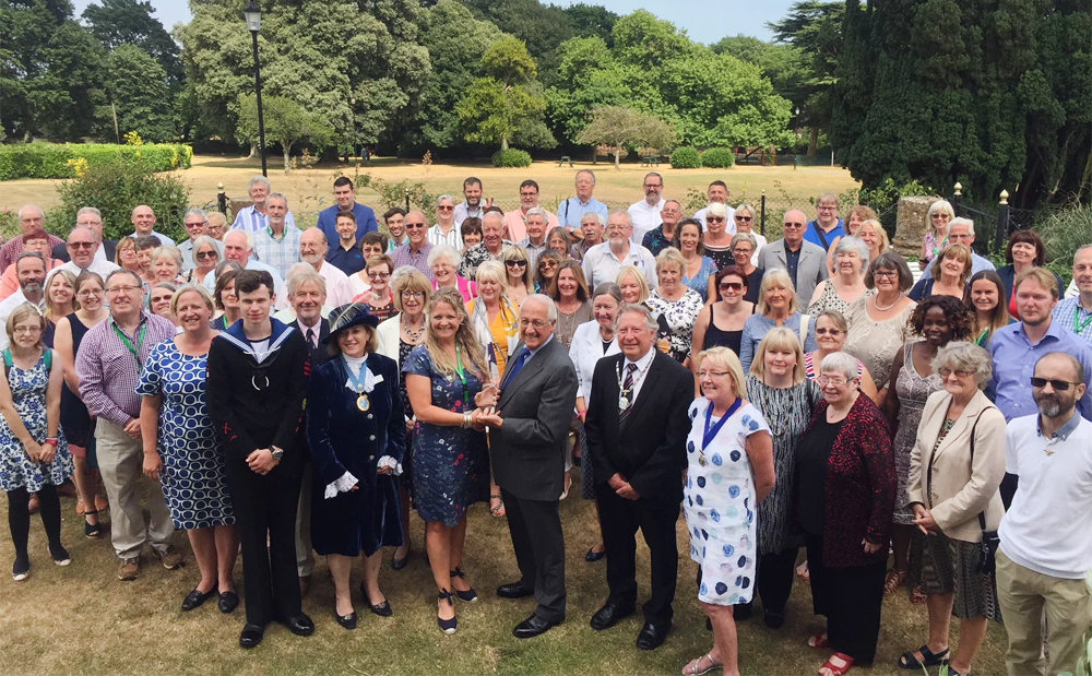 ISLE OF WIGHT FOODBANK VOLUNTEERS RECEIVE QUEEN’S AWARD FOR VOLUNTARY SERVICE