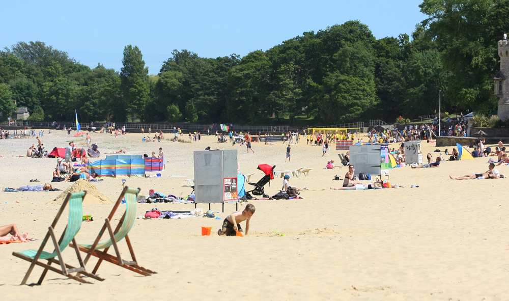 HOT WEATHER TO CONTINUE FOR 10 DAYS WITH ISLE OF WIGHT HITTING 30C