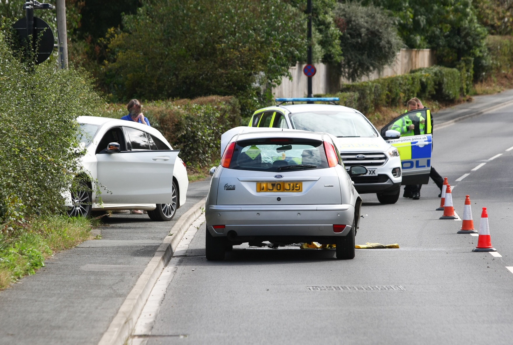 EMERGENCY SERVICES CALLED TO CRASH IN COWES