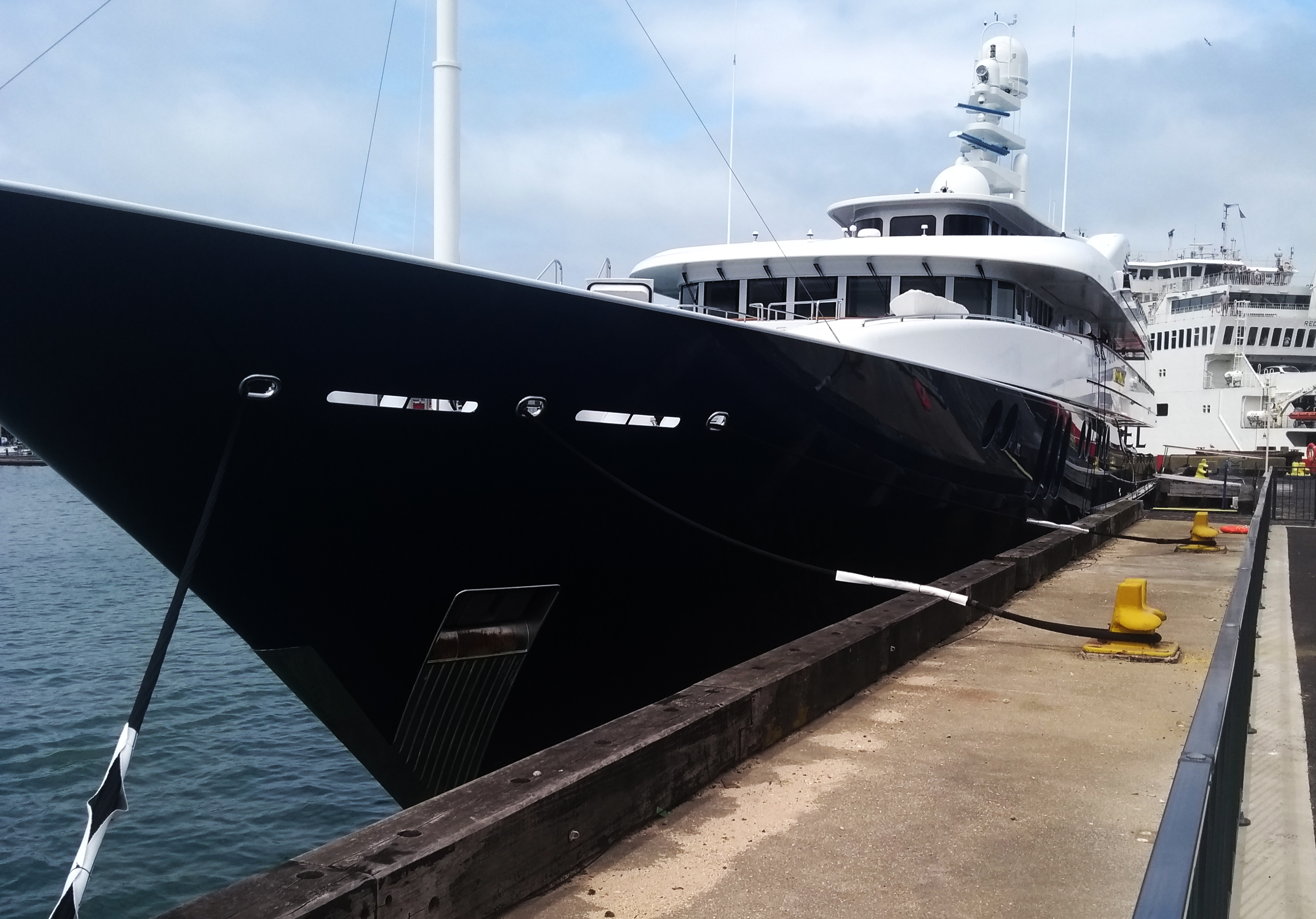 $100MILLION SUPERYACHT MOORS UP IN EAST COWES