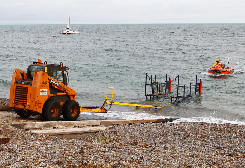 KAYAKER RESCUED FROM THE ROCKS AT FRESHWATER