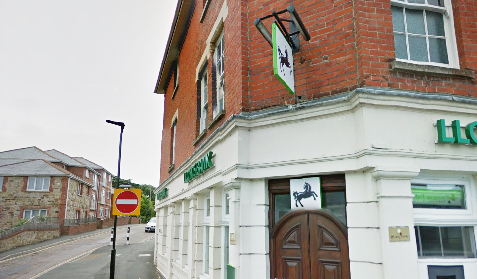 LLOYDS TO CLOSE FRESHWATER BRANCH IN JANUARY