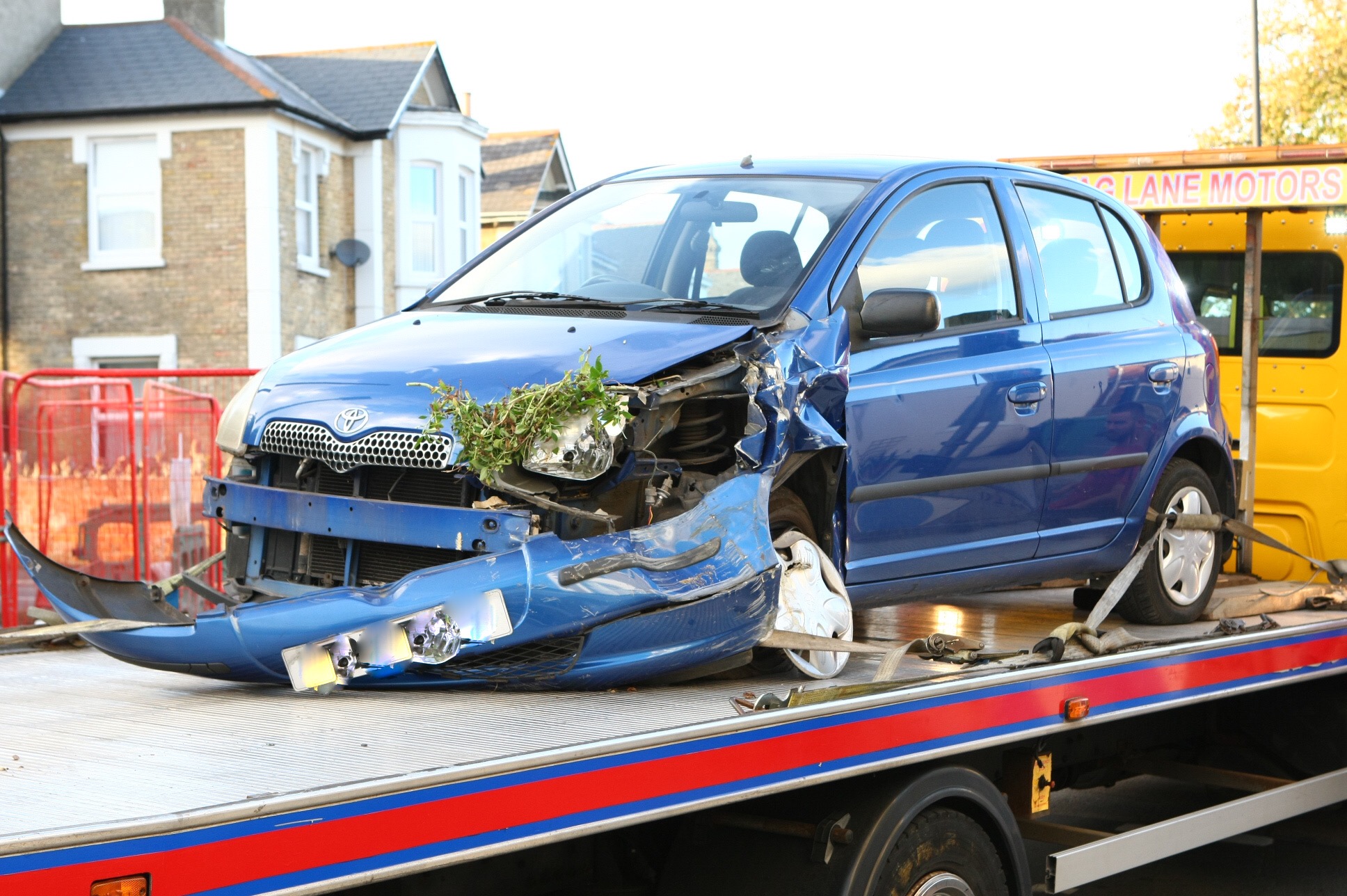 CAR PLOUGHS INTO WALL IN SWANMORE CRASH