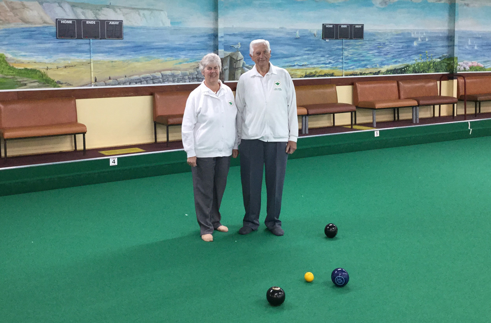 YOUNGS RECOGNISED WITH HONORARY LIFE MEMBERSHIP BY ISLE OF WIGHT BOWLS CLUB