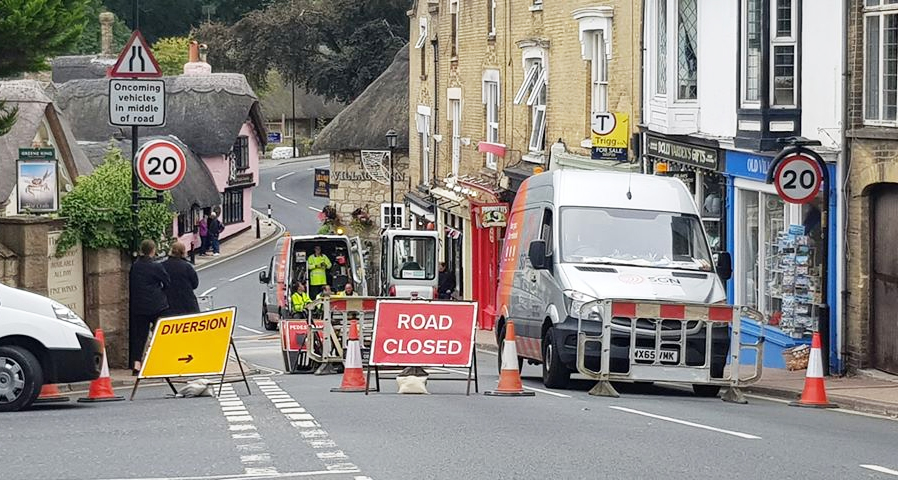 MAIN ROAD TO VENTNOR CLOSED DUE TO GAS LEAK