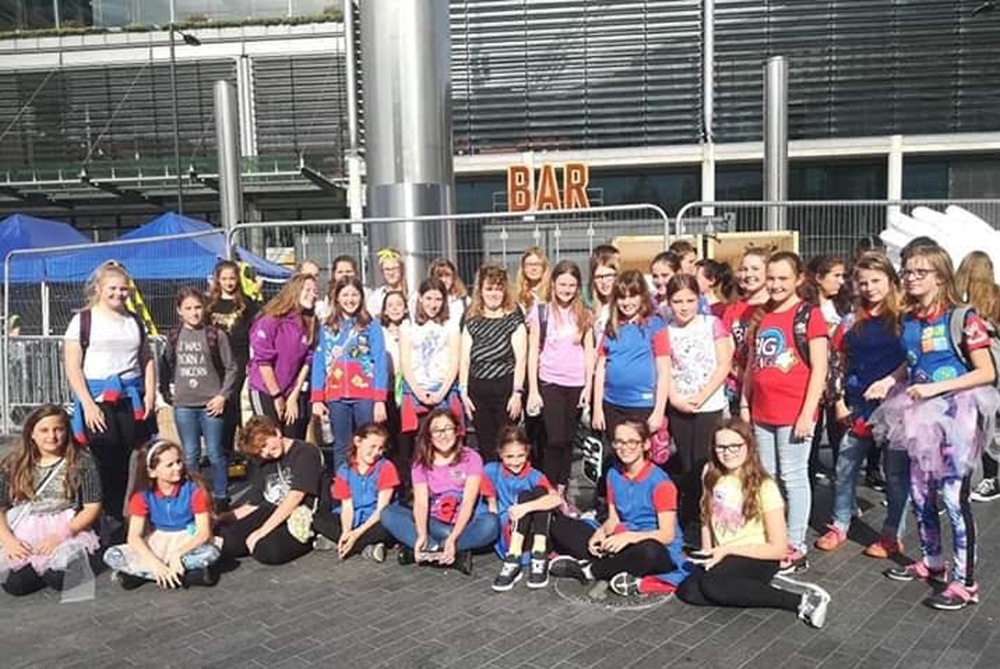ISLAND GIRLS HAVE TIME OF THEIR LIVES AT BIG GIG
