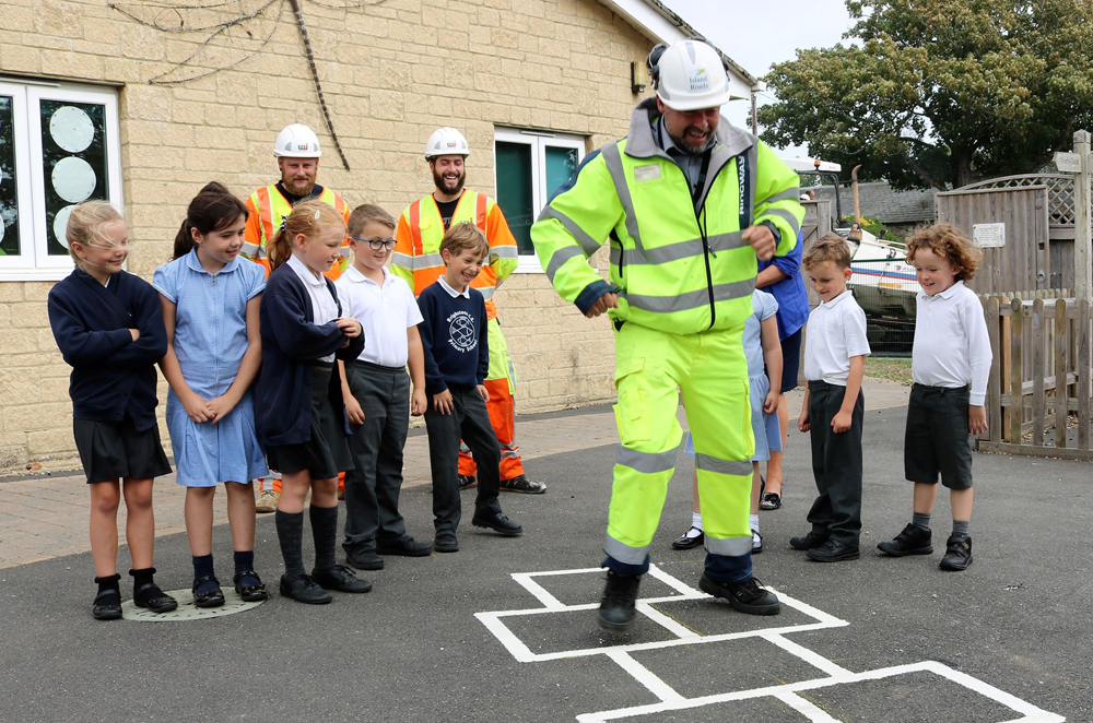 ISLAND ROADS LINES UP FOR BRIGHSTONE PRIMARY SCHOOL
