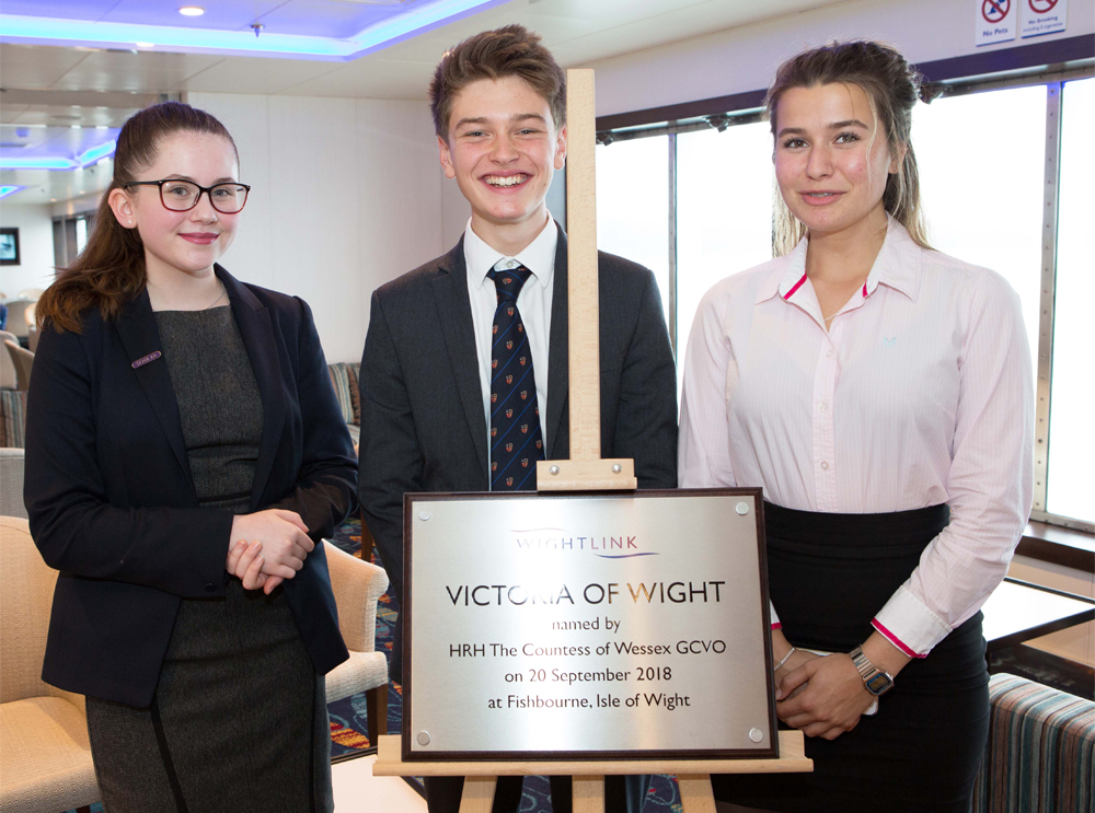 RYDE SCHOOL STUDENTS ENJOY A RIGHT ROYAL AFTERNOON