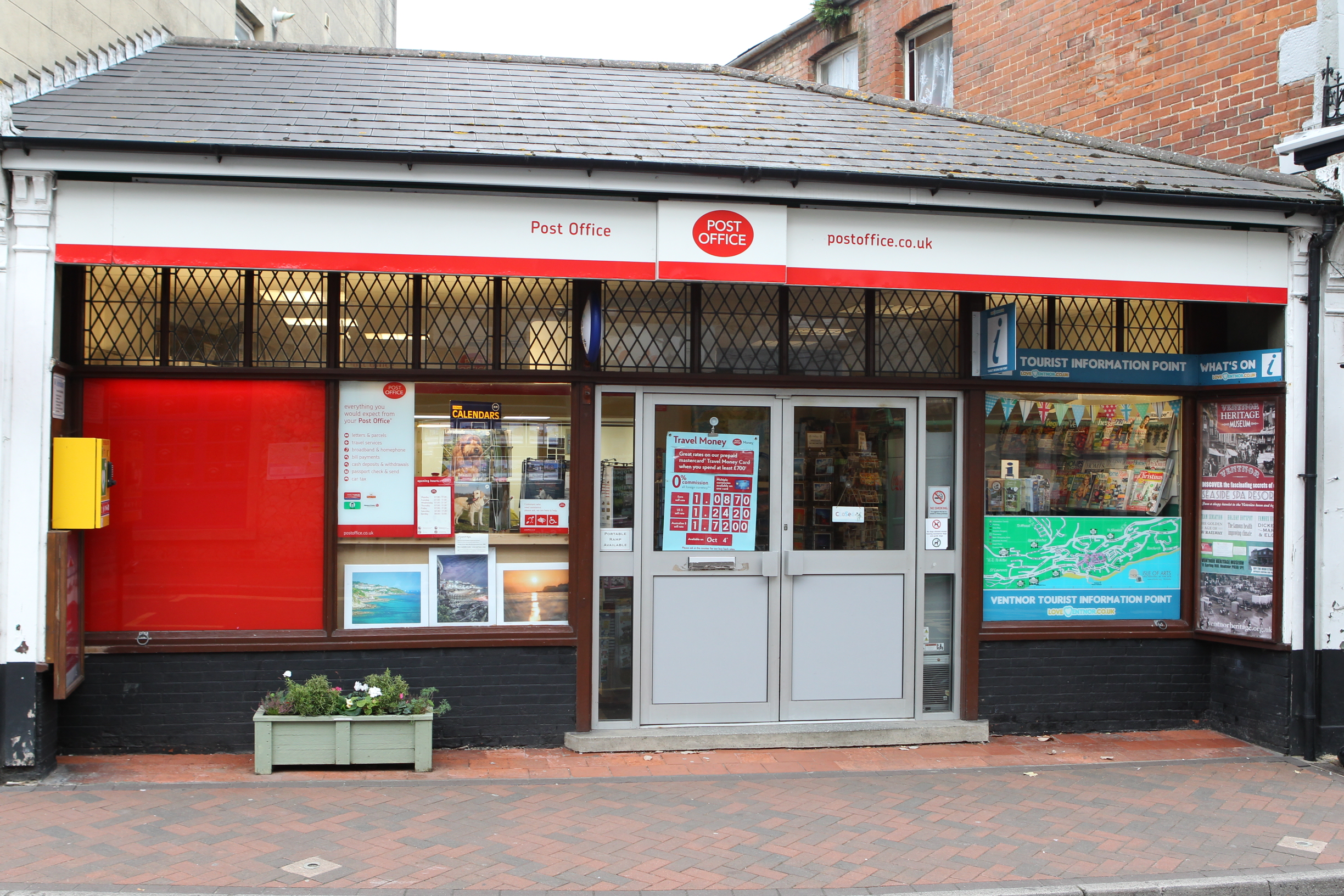 ‘MAN WITH AXE’ ATTEMPTS TO ROB POST OFFICE IN VENTNOR