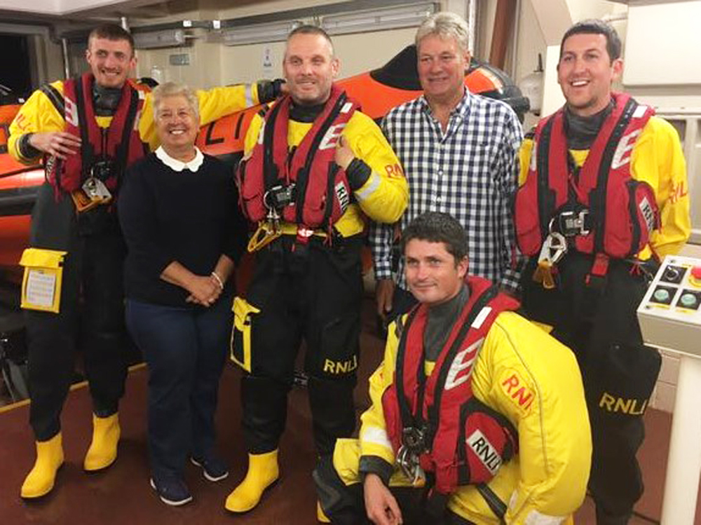 COWES RNLI RECEIVES A HEART-FELT ‘THANK YOU’ VISIT