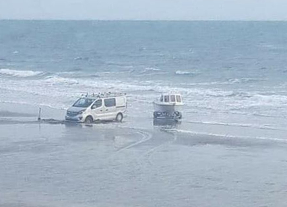 VAN STUCK ON BEACH RESULTS IN COASTGUARD CALL OUT