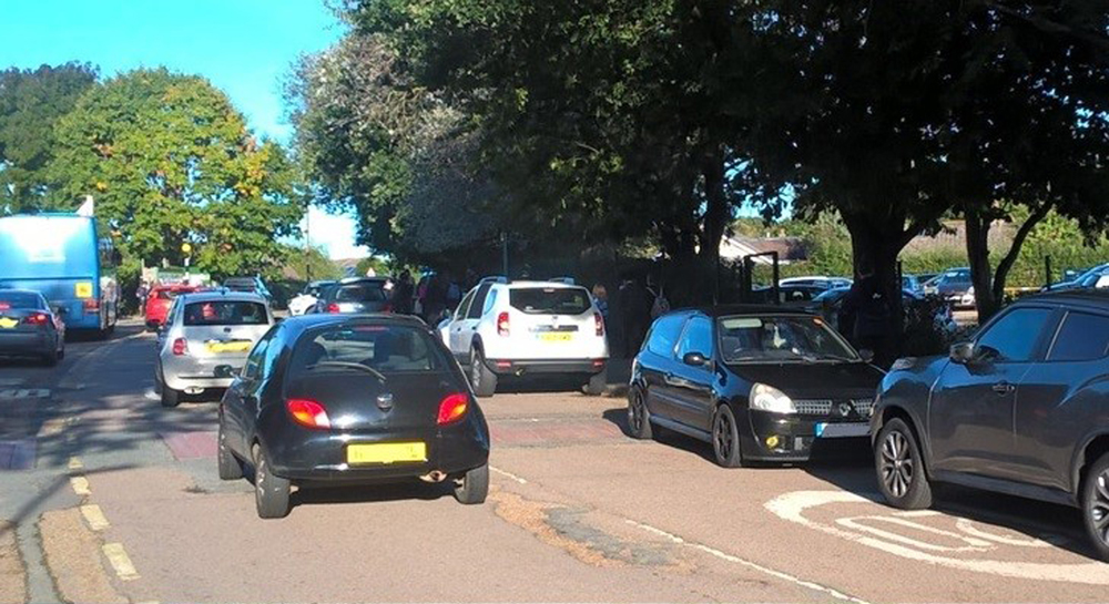 NEIGHBOURHOOD POLICING TEAM ENSURE SAFETY OF CHILDREN OUTSIDE NEWPORT SCHOOL