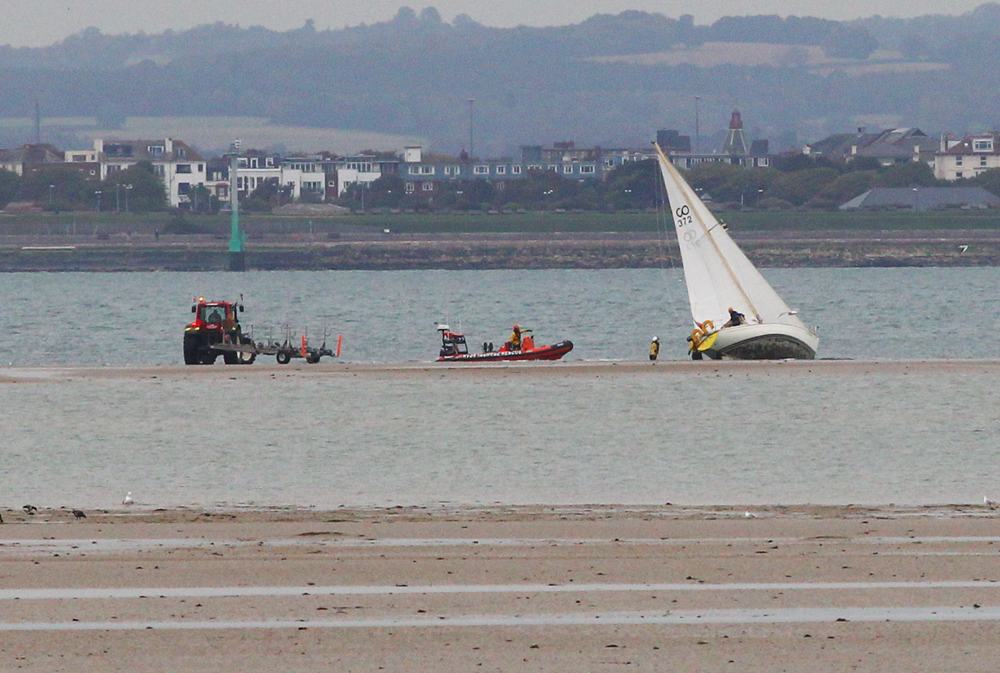 RYDE INSHORE RESCUE LAUNCH TO YACHT LISTING ON SANDBANK