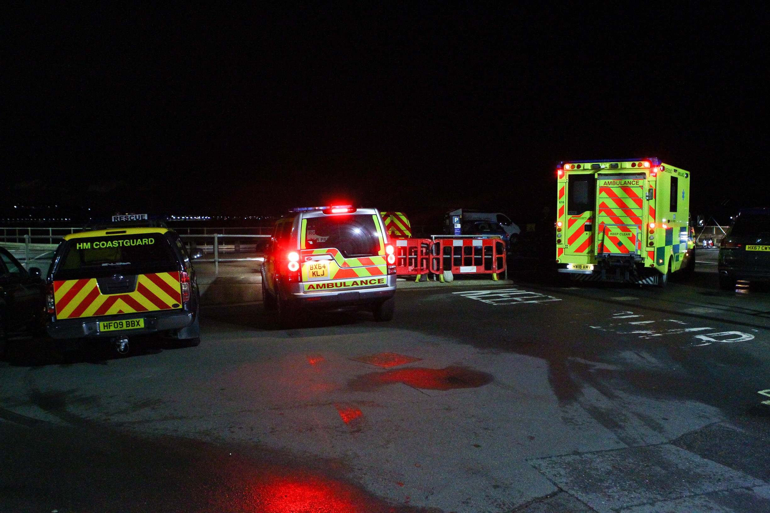 MAN ENTERING THE WATER SPARKS EMERGENCY RESPONSE TO SHANKLIN