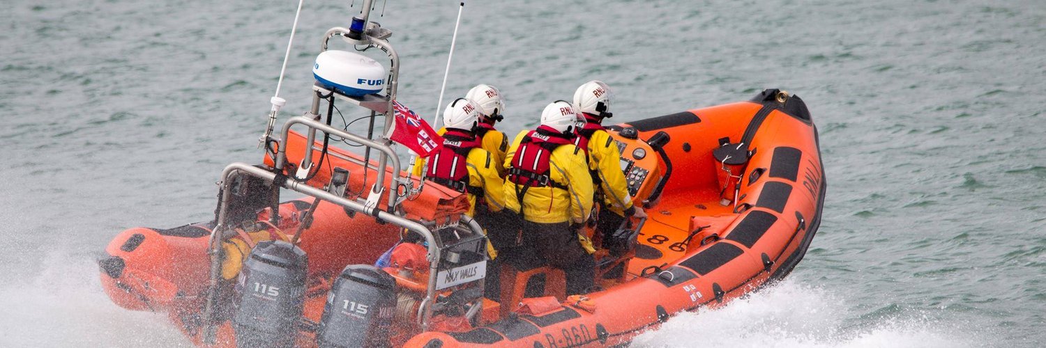 CALSHOT RNLI ASSIST TENDER CAUGHT IN ROUGH CONDITIONS AT NEWTOWN
