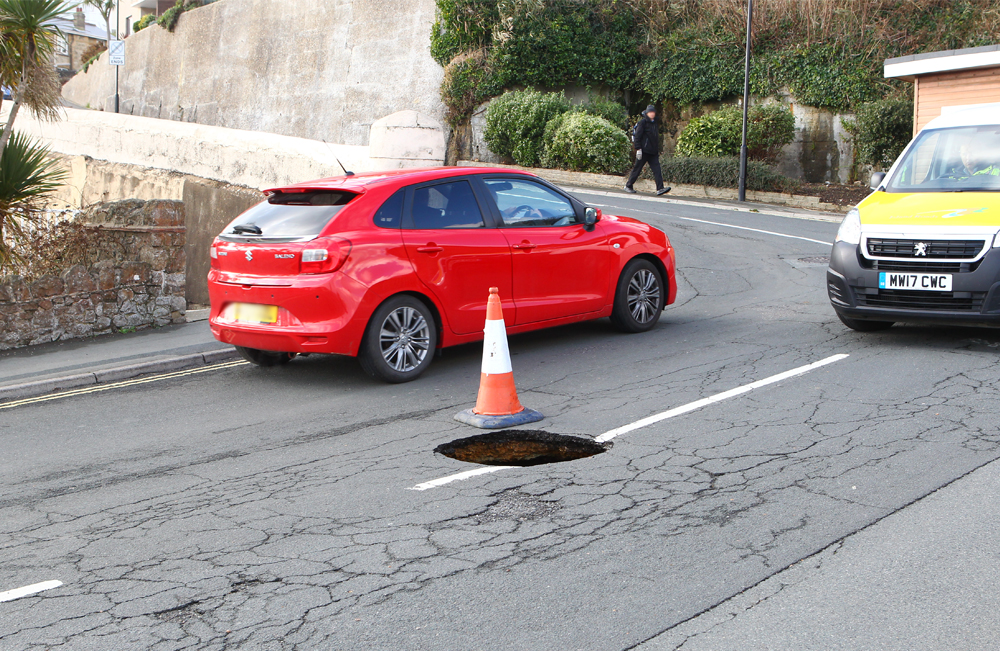RESTRICTED ACCESS TO SHANKIN ESPLANADE DUE TO SINKHOLE