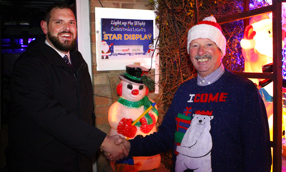 FESTIVE LIGHTS TRADITION SHOWCASES LONG LANE DISPLAY THIS CHRISTMAS