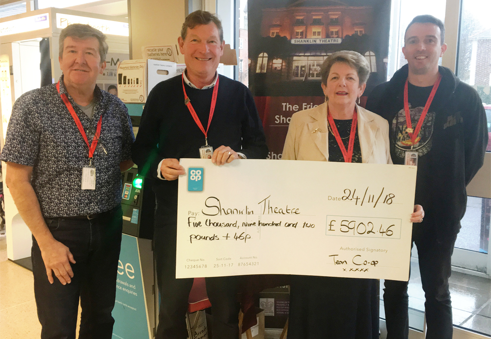 SHANKLIN SHOPPERS RAISE ALMOST £6,000 TO HELP MAINTAIN TOWN’S THEATRE