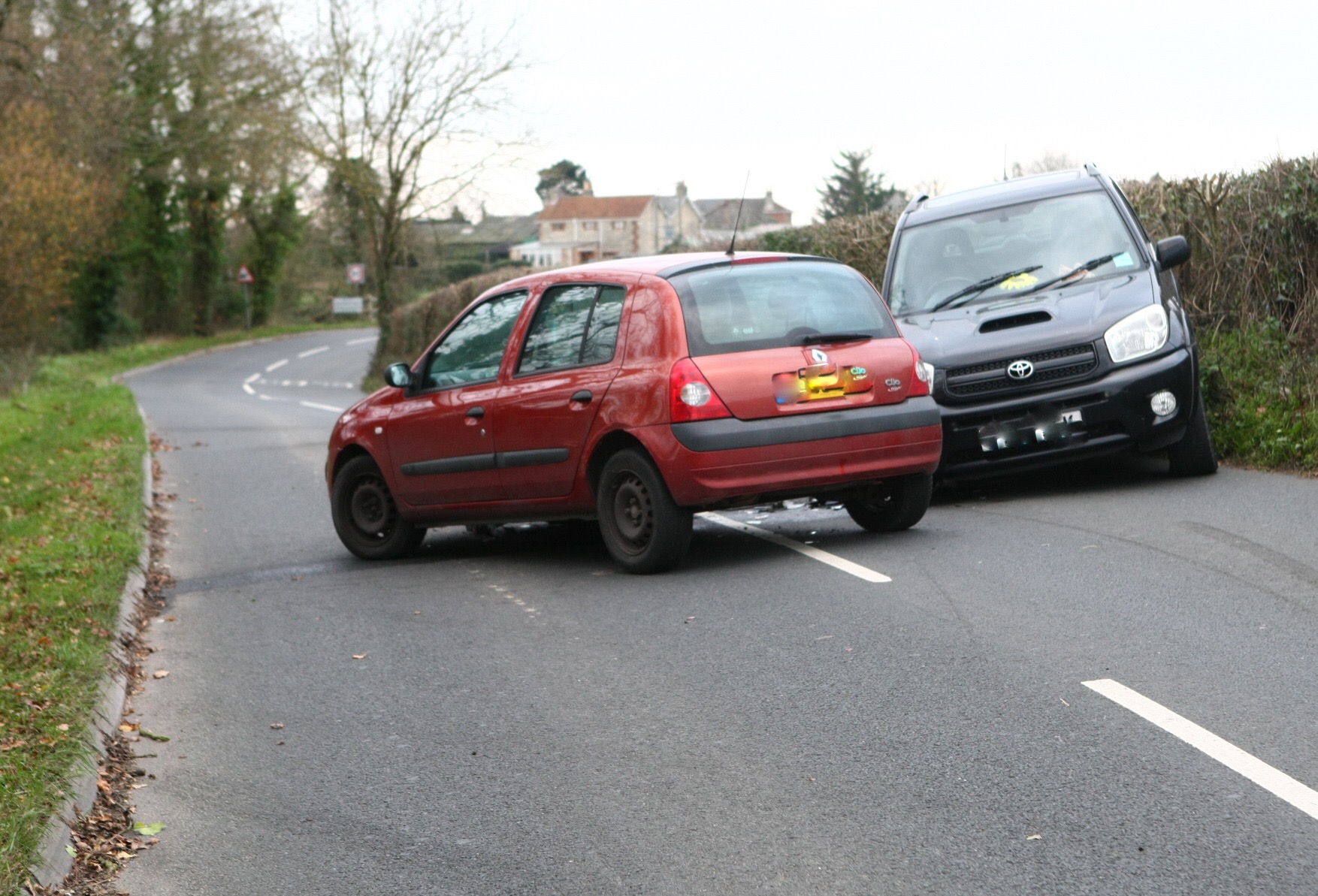 MAIN ROAD TO HAVENSTREET CLOSED DUE TO CRASH