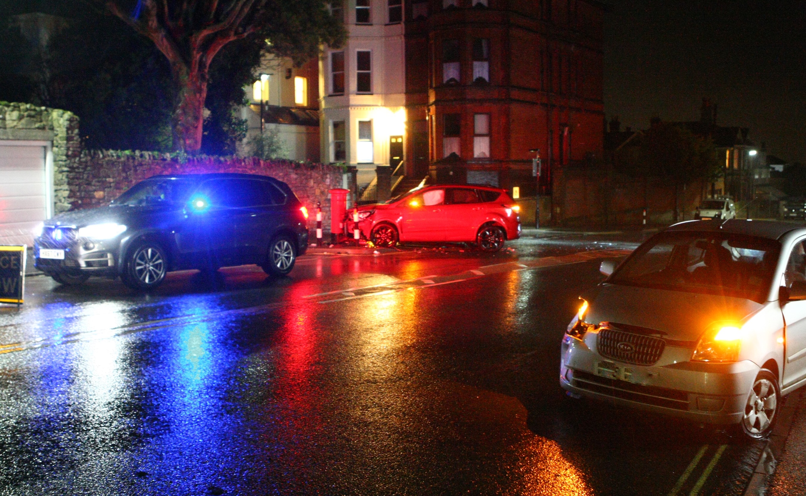 NO INJURIES IN RYDE CROSSROADS CRASH
