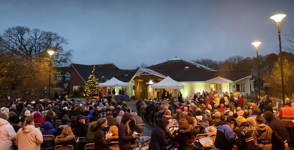 HUNDREDS LIGHT UP A LIFE TO REMEMBER LOVED ONES