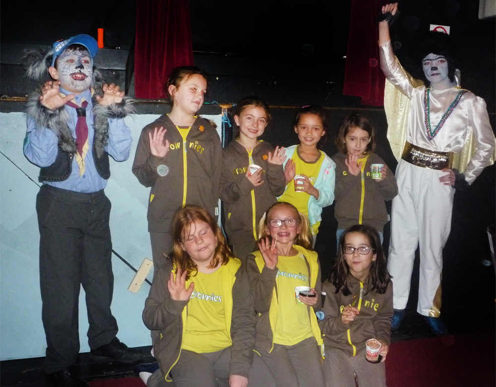 BROWNIES ENJOY JUNGLE BOOK PANTOMIME IN COWES