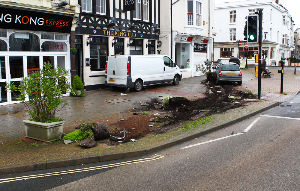 MIND THE PLANTS! CAR MOUNTS PAVEMENT ON RYDE SEAFRONT