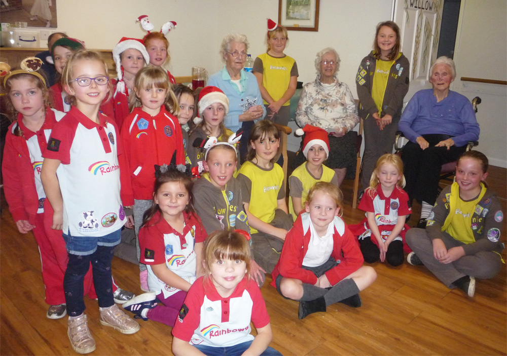 GIRLGUIDING MEMBERS TAKE THE CHRISTMAS SPIRIT INTO THE COMMUNITY