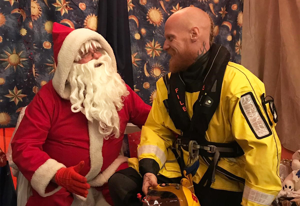 SANTA PAYS A VISIT TO THE BOYS AND GIRLS AT FRESHWATER LIFEBOAT