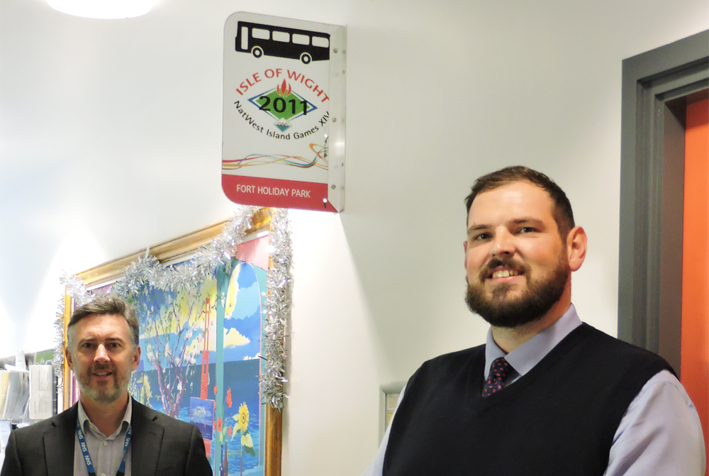 REPLICA SOUTHERN VECTIS BUS STOPS INSTALLED AT HOSPITAL TO HELP DEMENTIA PATIENTS