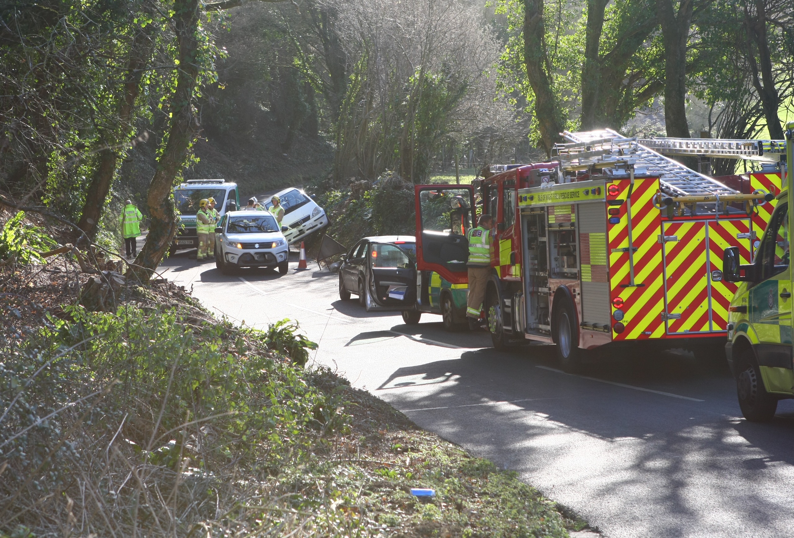 EMERGENCY SERVICES CALLED TO MINOR CRASH AT KNIGHTON