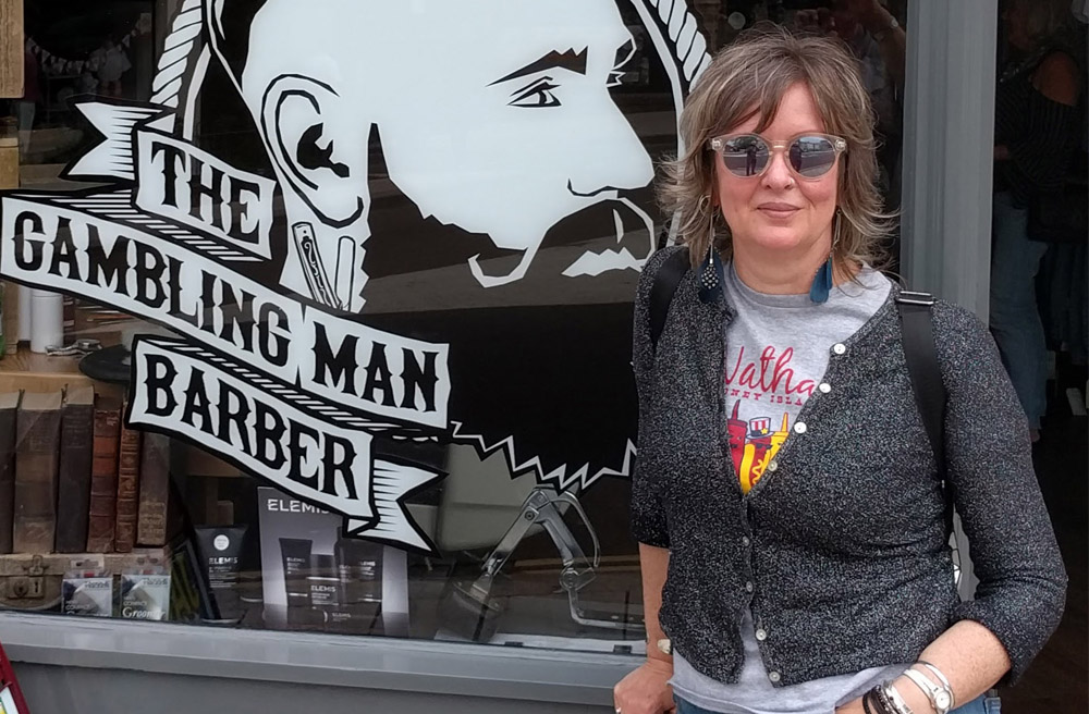 TOP ISLE OF WIGHT GRAPHIC DESIGNER EXHIBITING 10 YEARS OF DESIGN