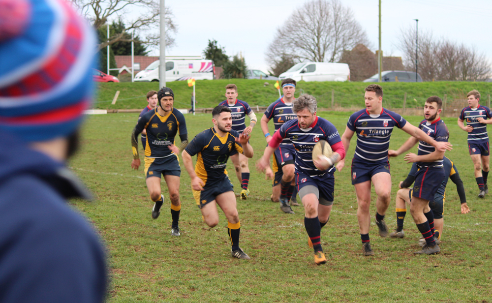 HURRICANES NARROWLY DEFEATED IN TITANIC CLASH AT THE FAIRWAY