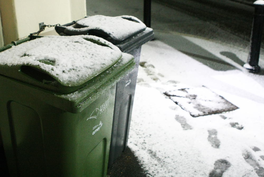 SNOW FALL BRINGS DISRUPTION TO THE ISLE OF WIGHT