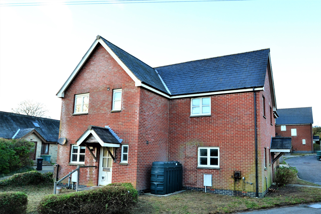 5 HOUSES SITUATED AT CUL-DE-SAC IN NITON SOLD