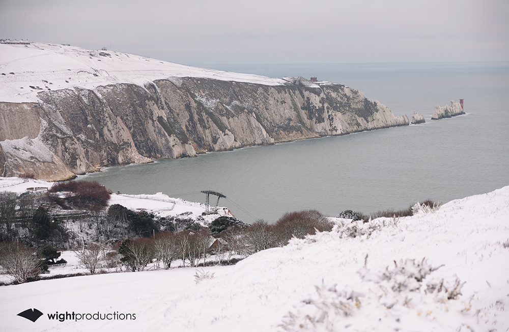 PHOTOS/VIDEO: EAST BATTLES WEST AS SNOW HITS THE ISLE OF WIGHT