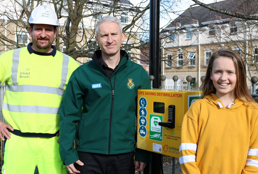 NEW LIFE-SAVING KIT INSTALLED IN RYDE THANKS TO LOCAL SCHOOL GIRL