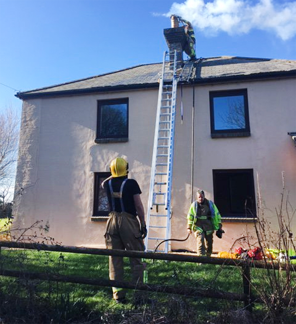 FIREFIGHTERS CALLED TO CHIMNEY FIRE IN CALBOURNE